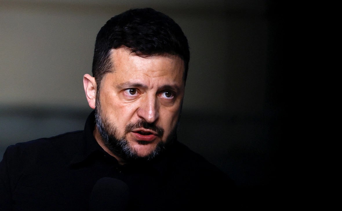 Владимир Зеленский выступает с обращением к нации