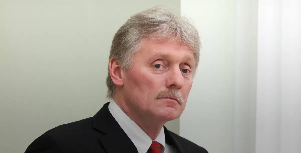 Дмитрий Песков на брифинге в Кремле
