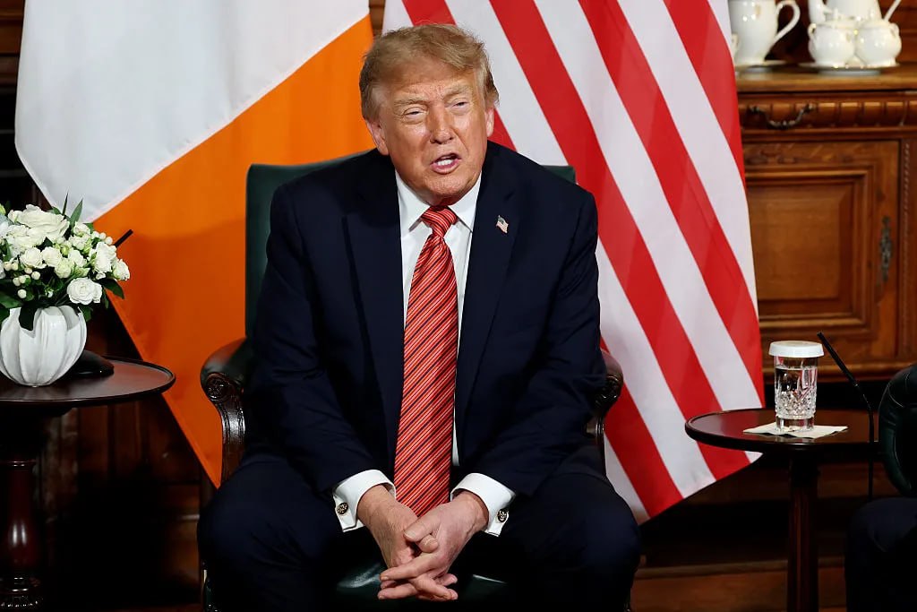 Дональд Трамп выступает с заявлением о хуситах