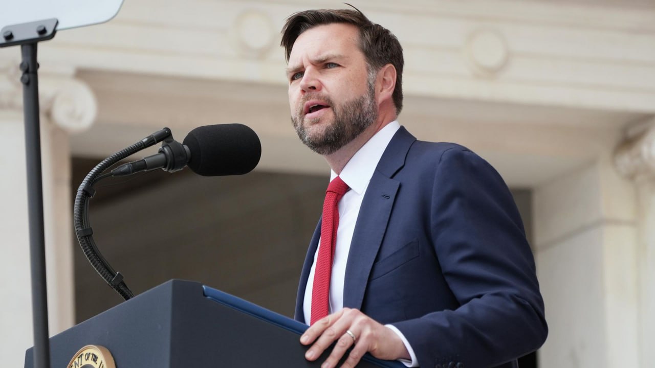 Вице-президент США выступает с заявлением об Иране