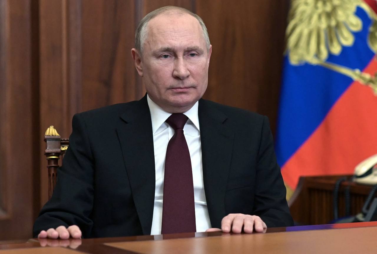 Владимир Путин выступает с обращением к гражданам России