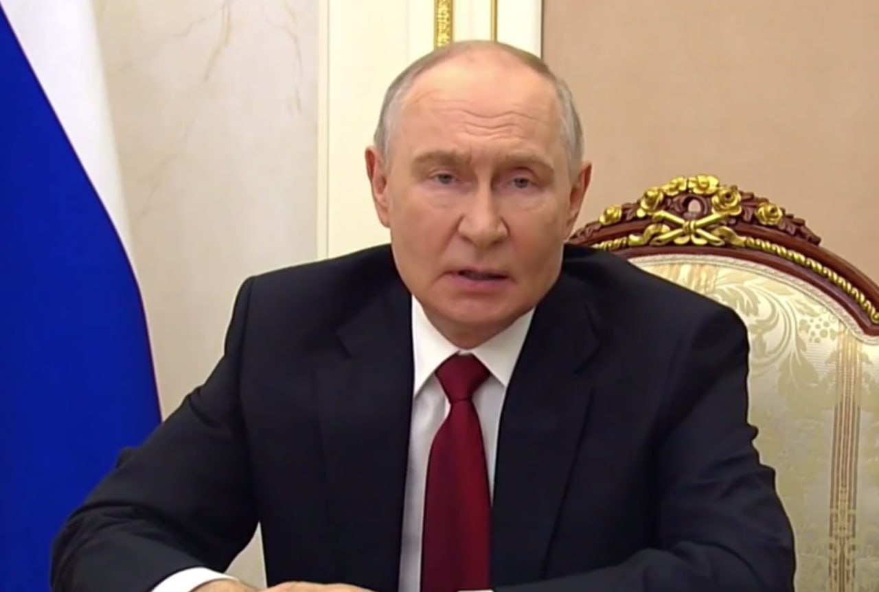 Владимир Путин выступает с обращением к гражданам России