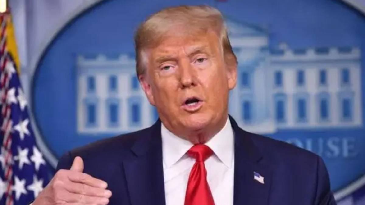 Дональд Трамп выступает с заявлением о завершении украинского конфликта