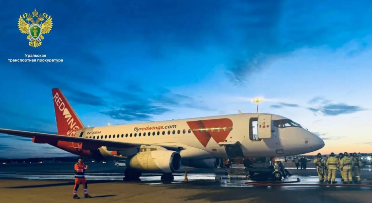 Пожар в носовой части Superjet 100 в Екатеринбурге