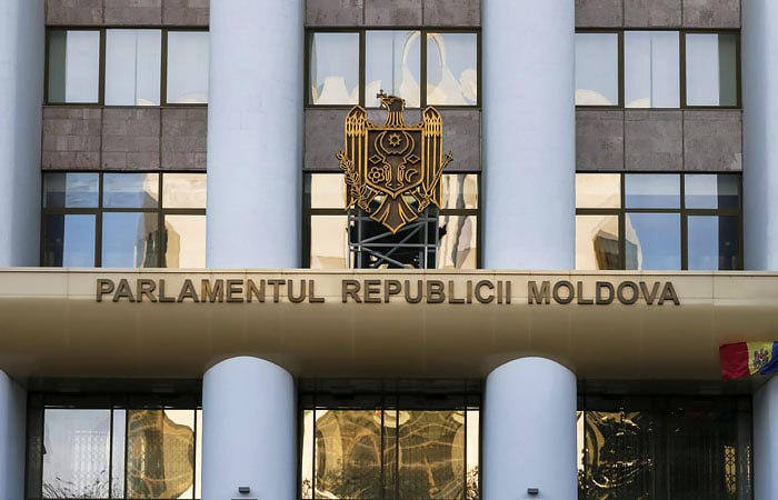 Парламент Молдовы вводит чрезвычайное положение в энергетике
