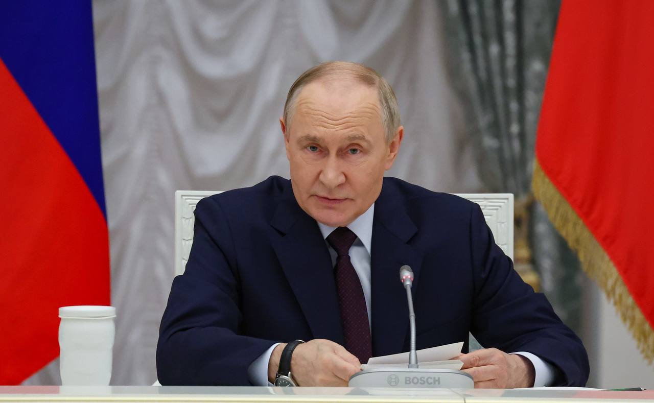 Путин выступает с заявлениями о переговорах и атаках