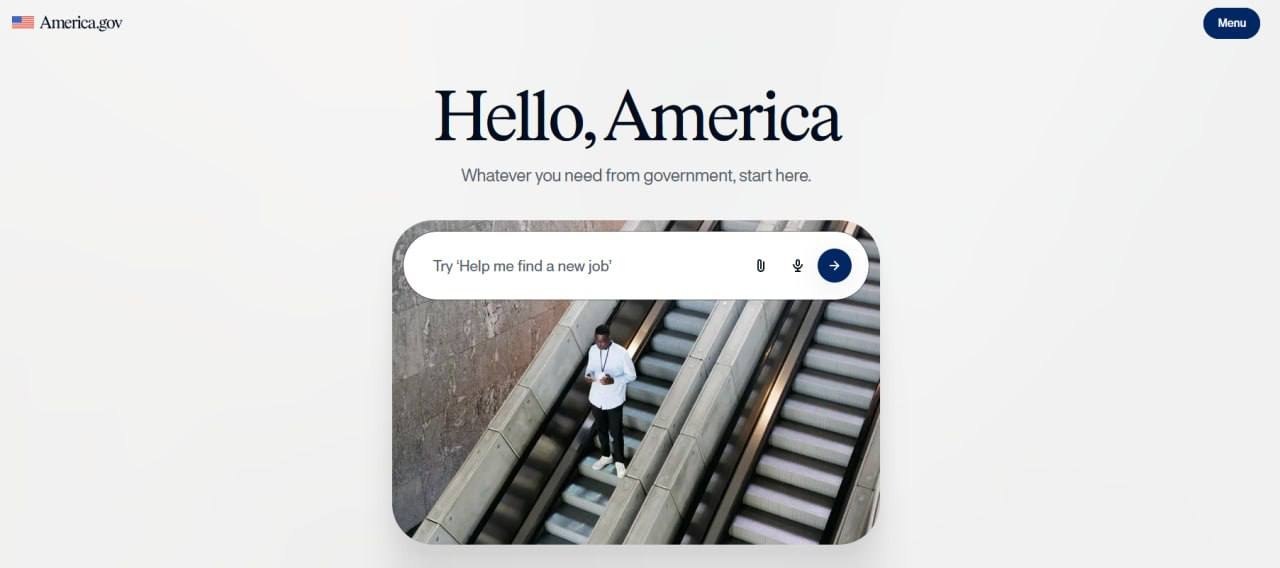 Единый портал госуслуг США America.gov на экране