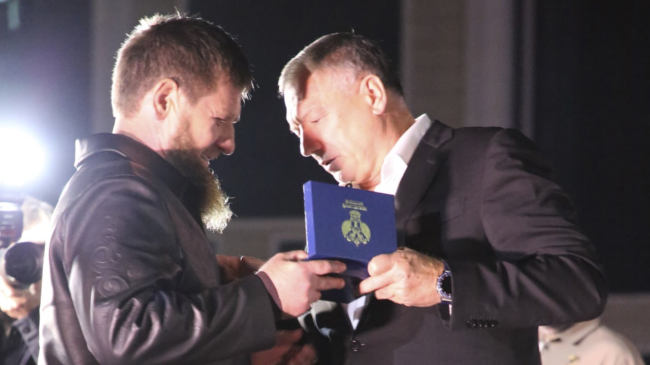 Церемония вручения награды Рамзану Кадырову в Грозном
