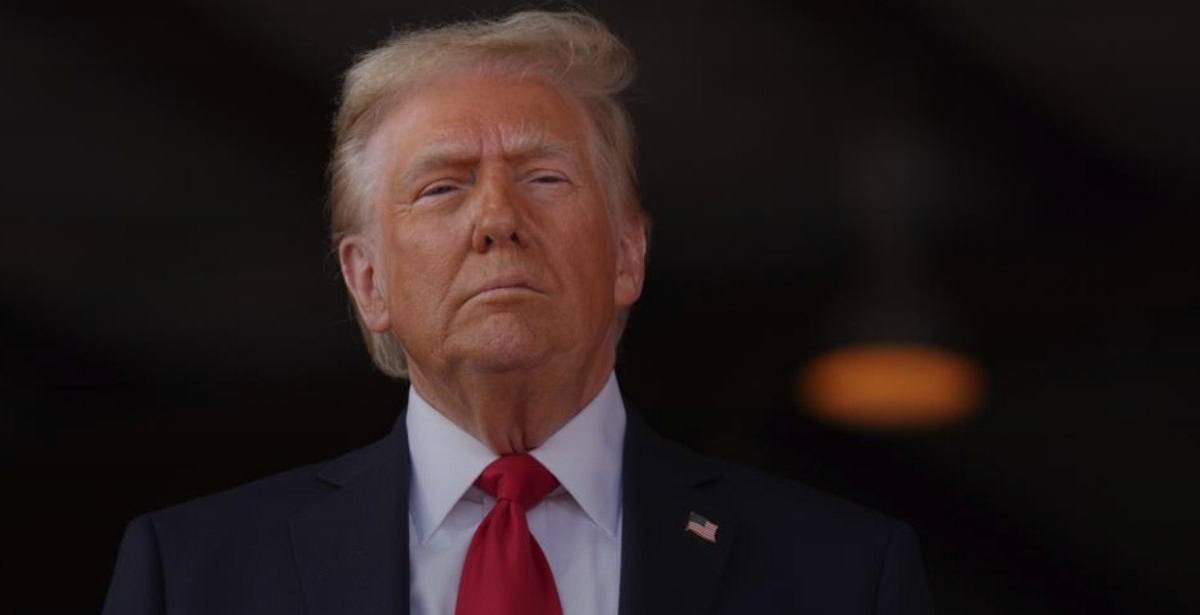 Дональд Трамп выступает с заявлением о политике США в отношении Ирана