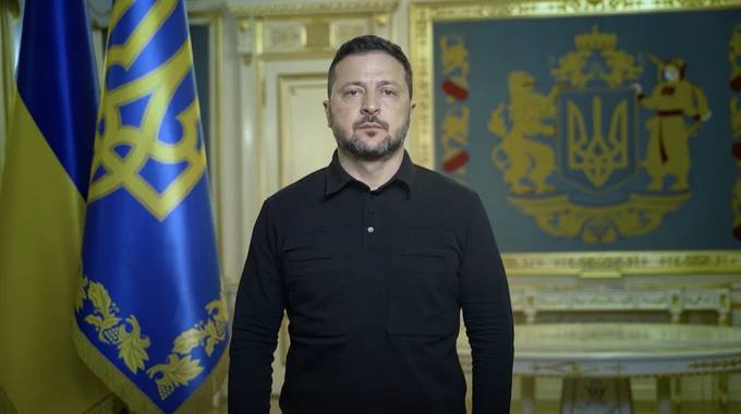 Зеленский выступает с заявлением о санкциях