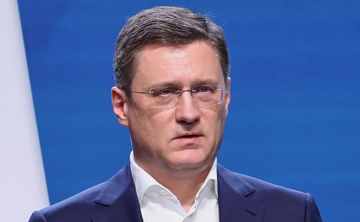 Танкер с российским дизелем у причала порта Дикси