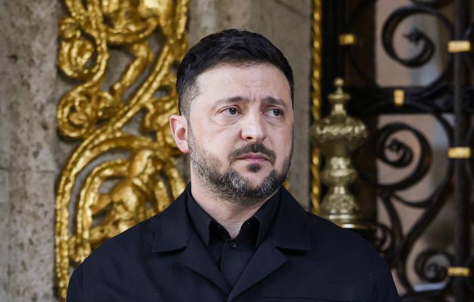 Владимир Зеленский выступает с официальным заявлением