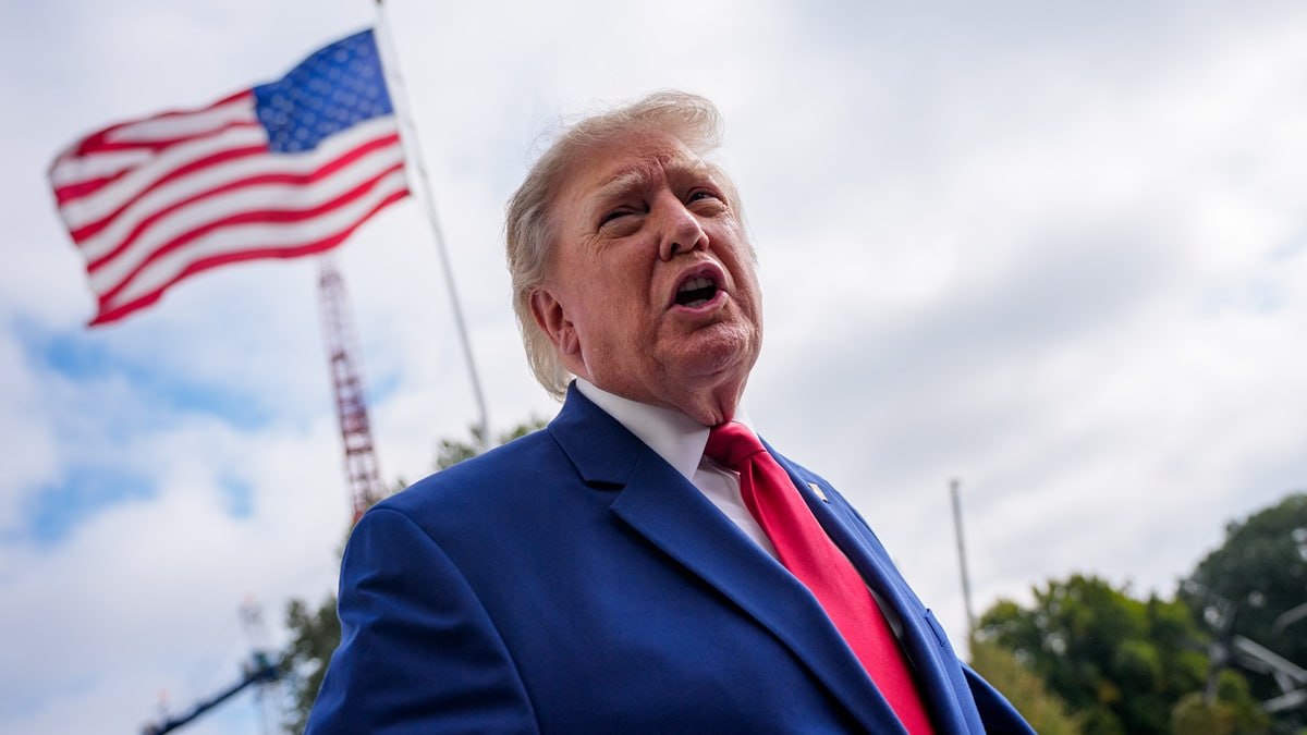 Дональд Трамп выступает с заявлением о России и Китае