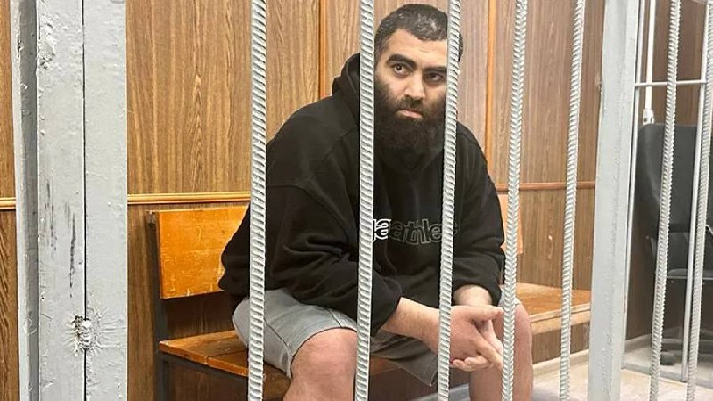 Арсен Маркарян в тюремной робе шьёт одежду