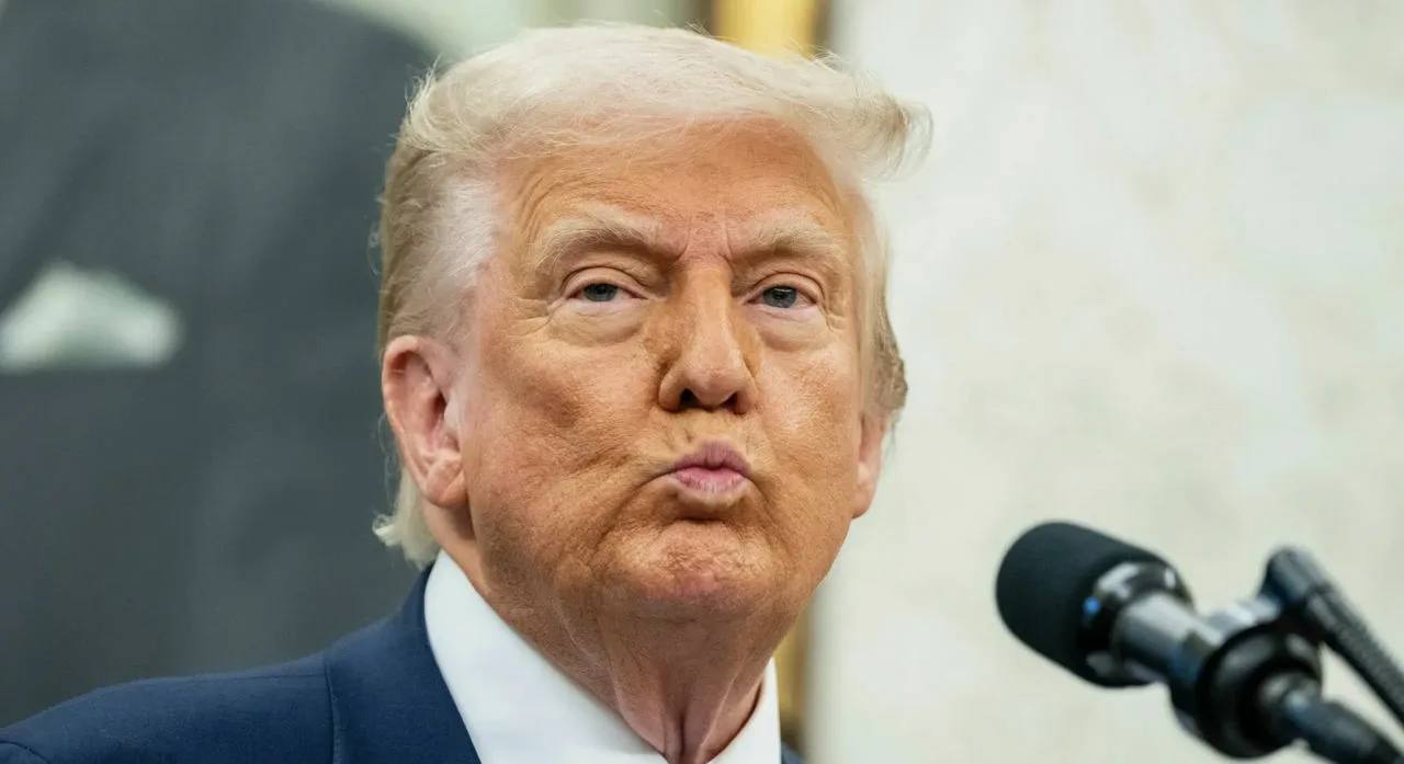 Дональд Трамп выступает с речью о Канаде и Мексике