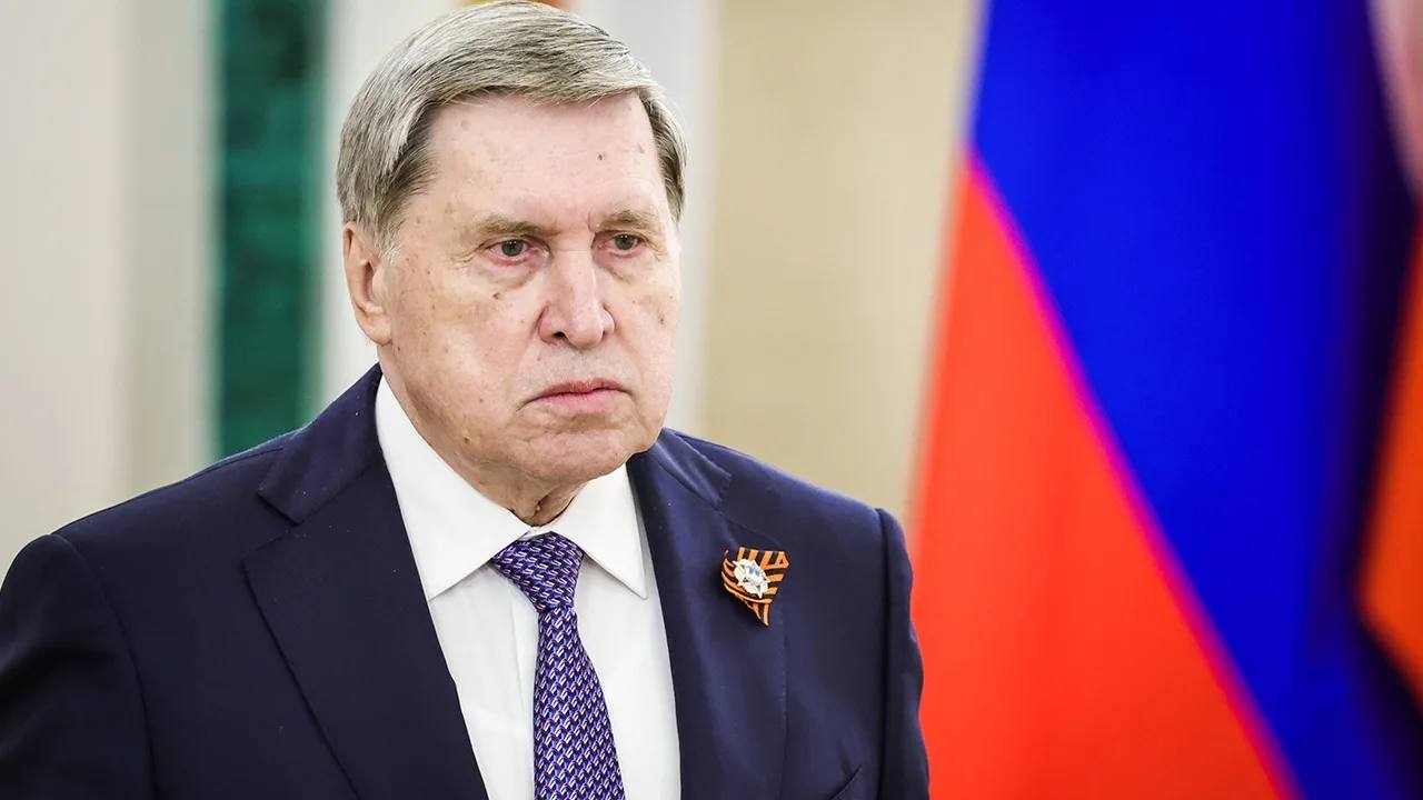 Помощник президента России Юрий Ушаков на переговорах