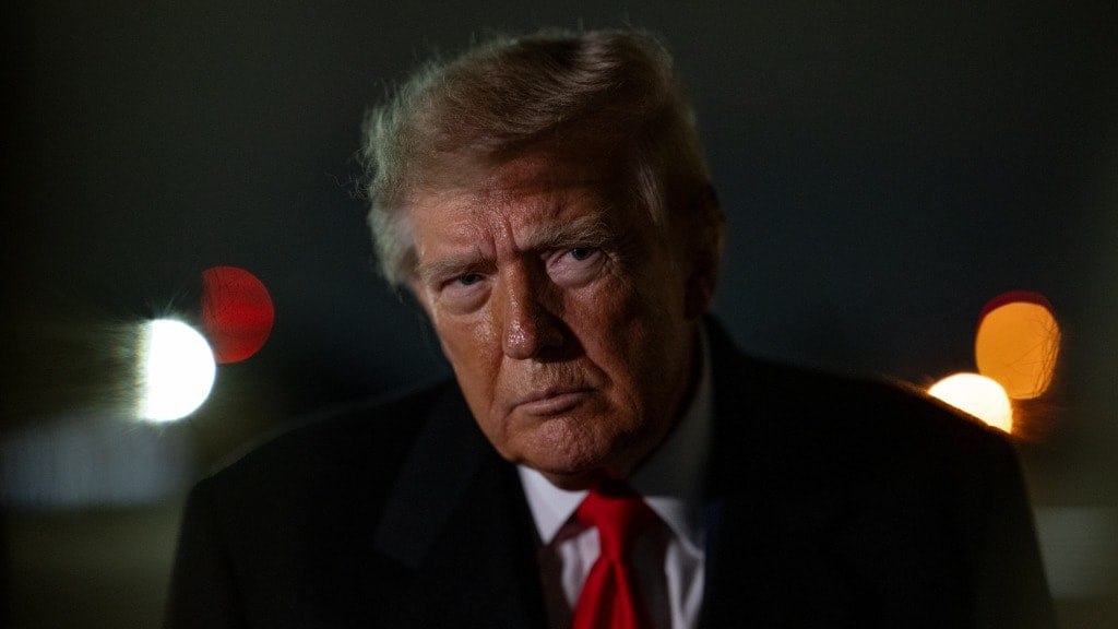 Дональд Трамп выступает с заявлением о войне в Украине