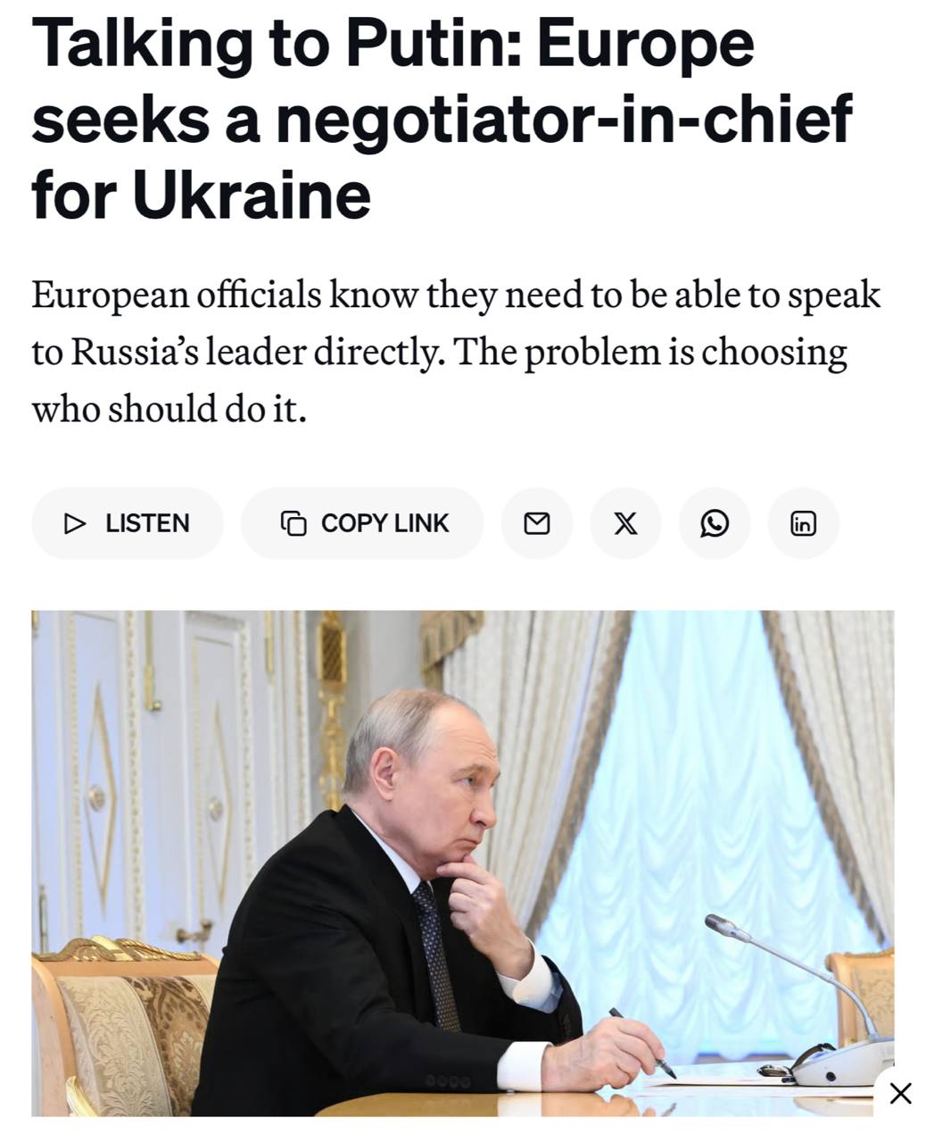 Флаги стран Евросоюза на фоне здания парламента
