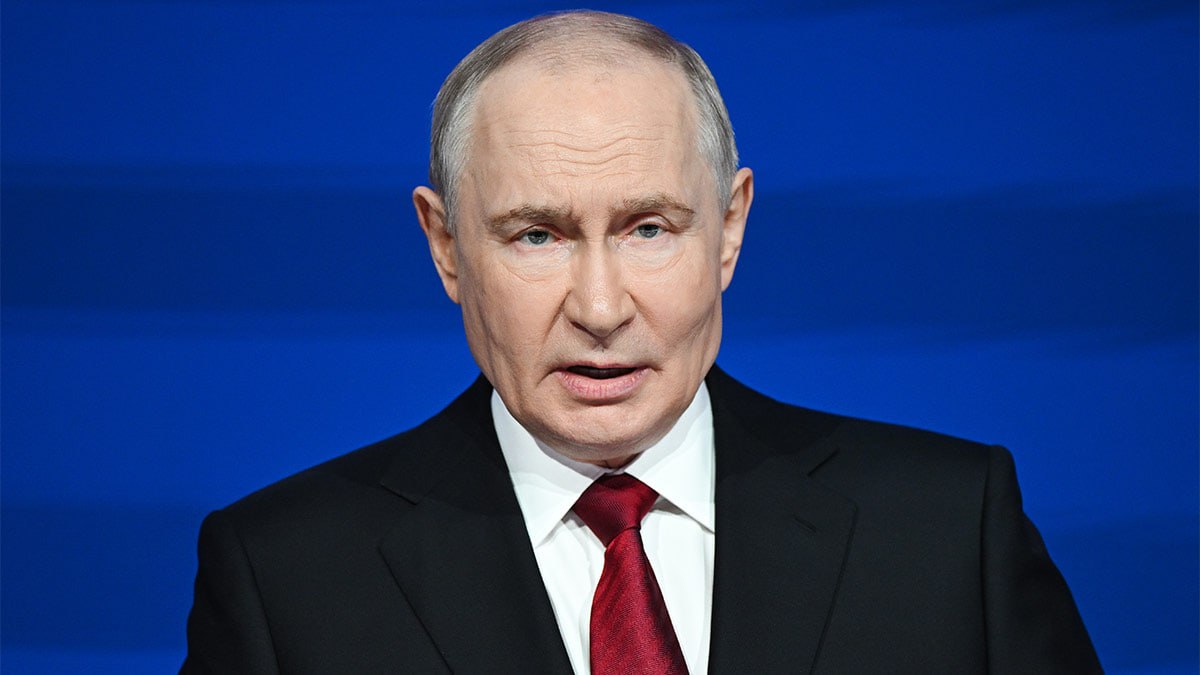 Путин выступает с заявлением о исторических землях России