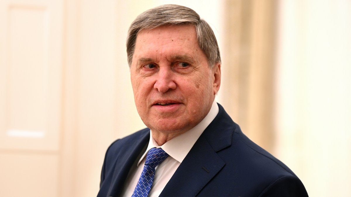 Помощник президента РФ Юрий Ушаков на дипломатической встрече