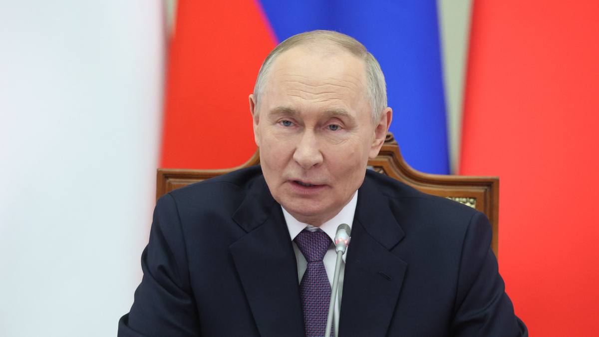 Владимир Путин выступает на экономическом форуме