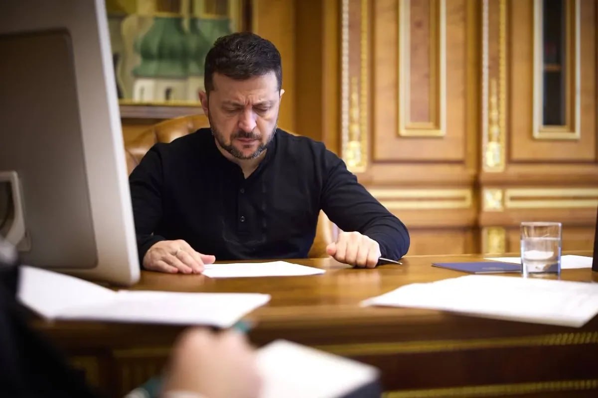 Подписание законов о продлении мобилизации на Украине