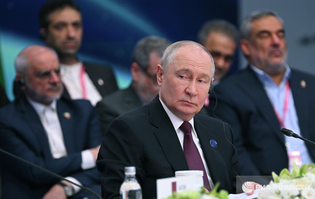 Владимир Путин выступает с заявлением о мировой экономике