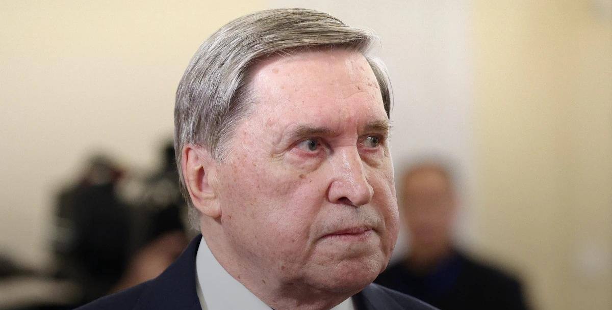 Помощник президента РФ Юрий Ушаков на брифинге
